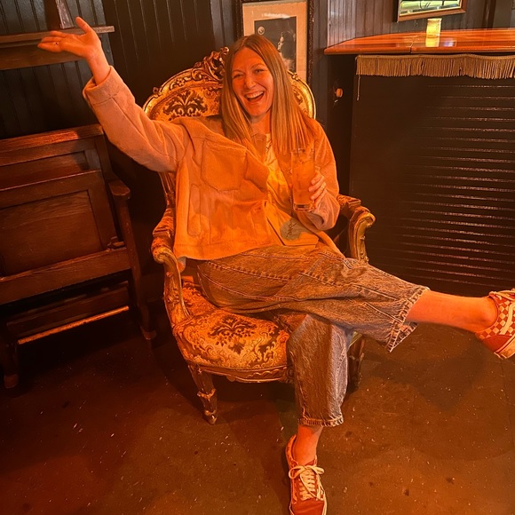 Meet your Posher, Cassie - Picture 2 of 5